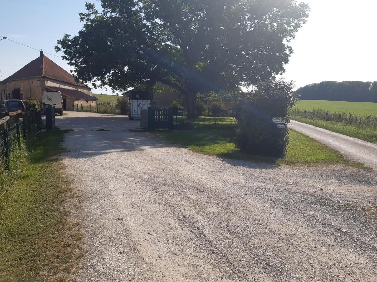 Hotel Ferme Des Champs Vrécourt Exterior foto
