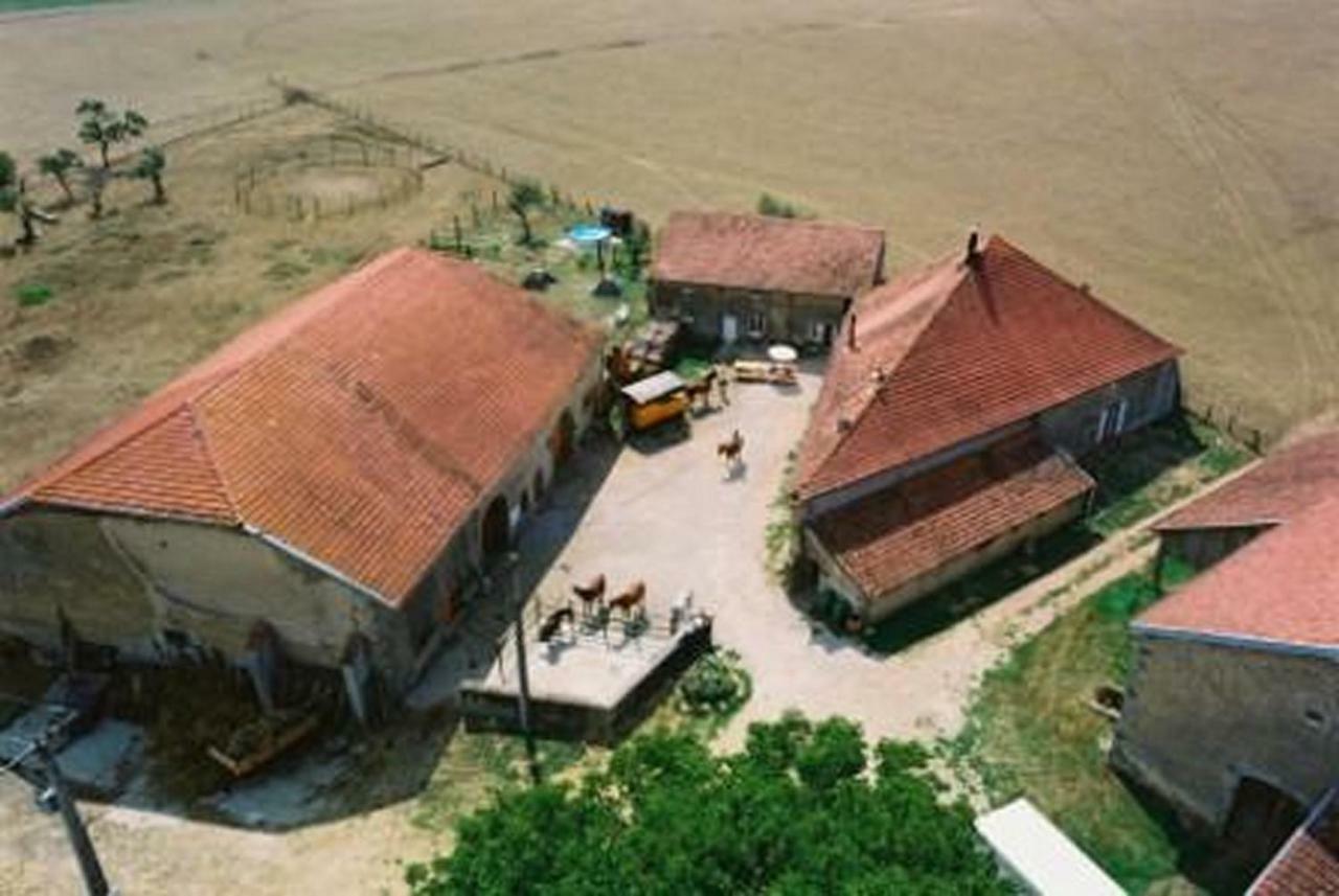 Hotel Ferme Des Champs Vrécourt Exterior foto